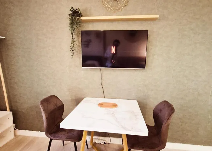 Eden Boheme - Chu, Parc Des Expos, Parking, Netflix Πουατιέ